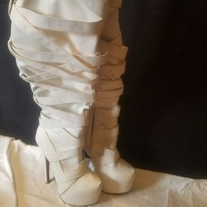 Gorgeous tall white boots